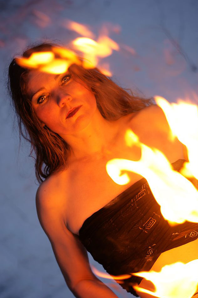 Schlangentanz und Feuershows